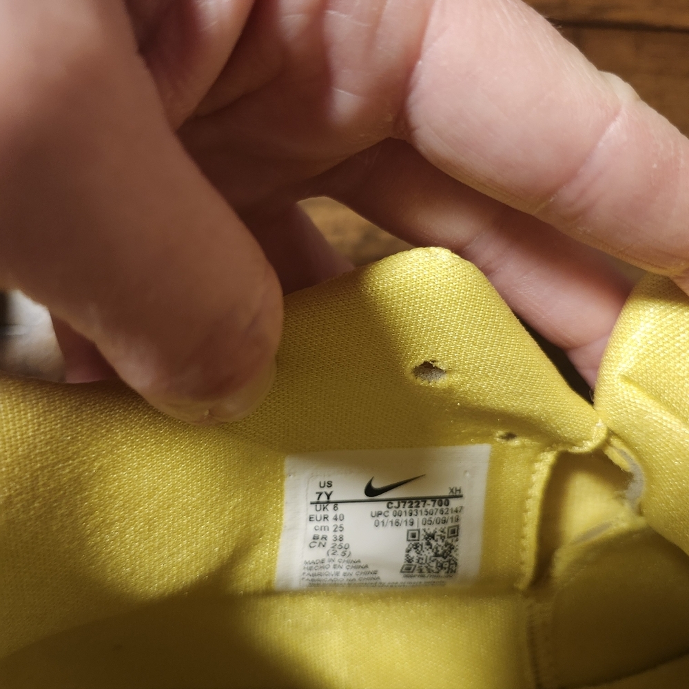 Size 7Y - Nike SpongeBob SquarePants x Kyrie 5 SpongeBob - Picture 11 of 11